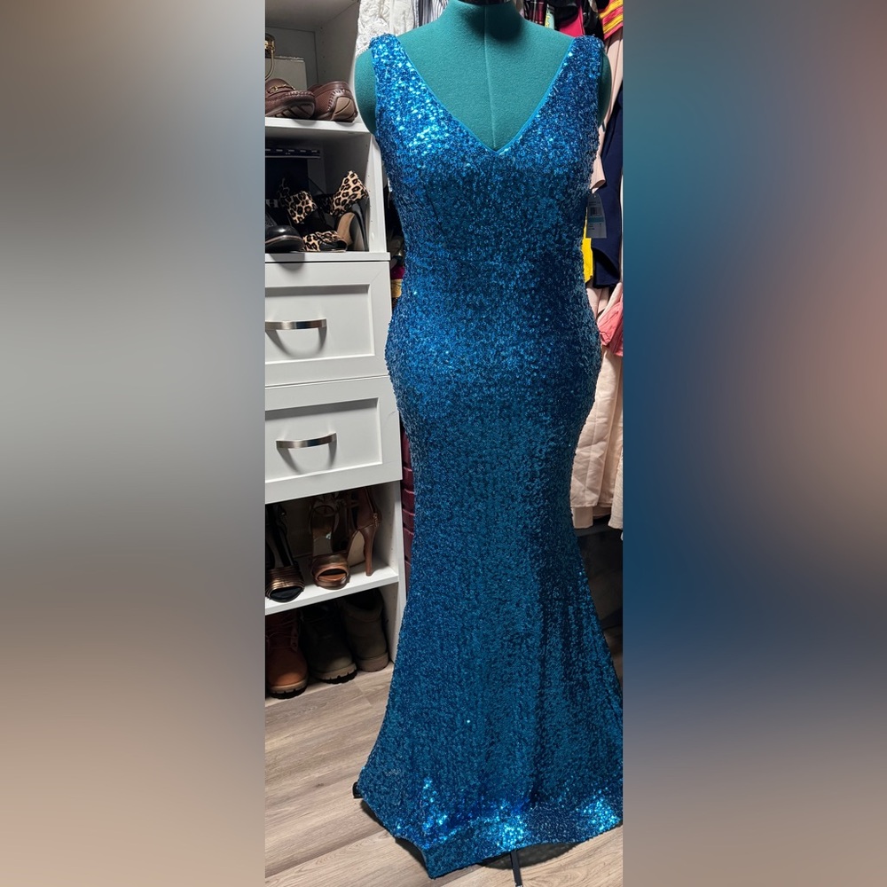 Dress - Picture 2 of 6